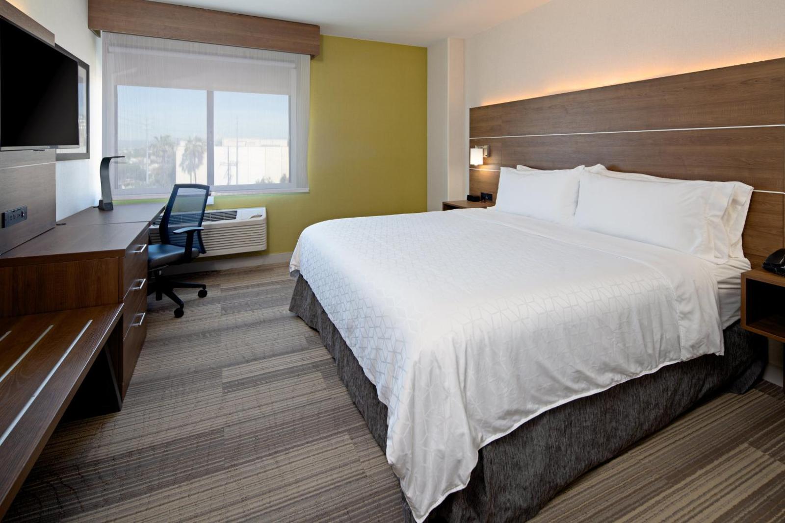 Holiday Inn Express Los Angeles LAX Airport