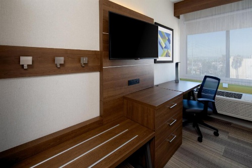 Holiday Inn Express Los Angeles LAX Airport image 10