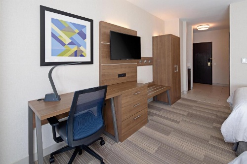 Holiday Inn Express Los Angeles LAX Airport image 11
