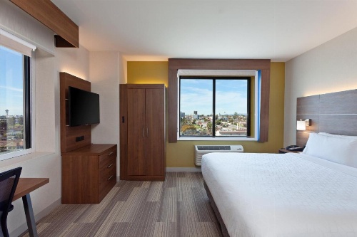 Holiday Inn Express Los Angeles LAX Airport image 15