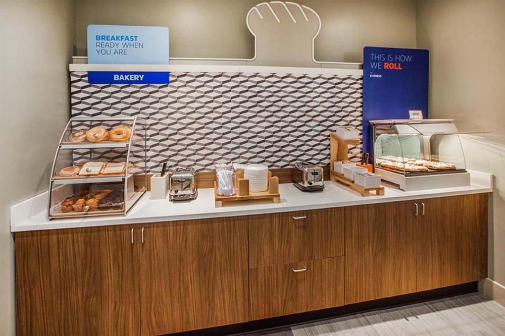Holiday Inn Express Los Angeles LAX Airport Image 19