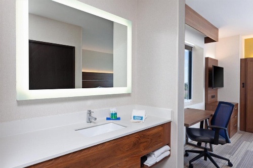 Holiday Inn Express Los Angeles LAX Airport image 25