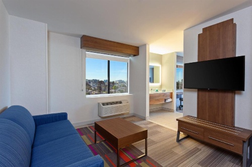 Holiday Inn Express Los Angeles LAX Airport image 26