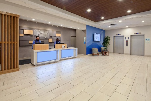 Holiday Inn Express Los Angeles LAX Airport image 34