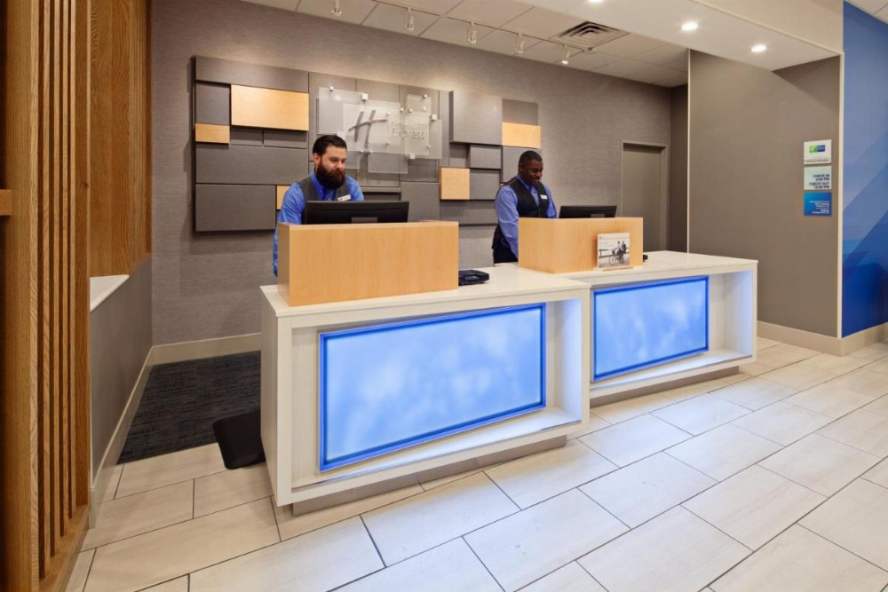Holiday Inn Express Los Angeles LAX Airport Image 35