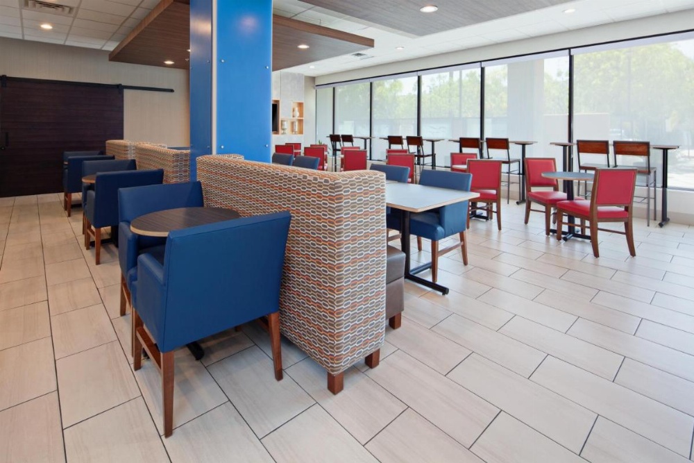 Holiday Inn Express Los Angeles LAX Airport Image 38