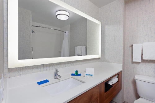 Holiday Inn Express Los Angeles LAX Airport image 39