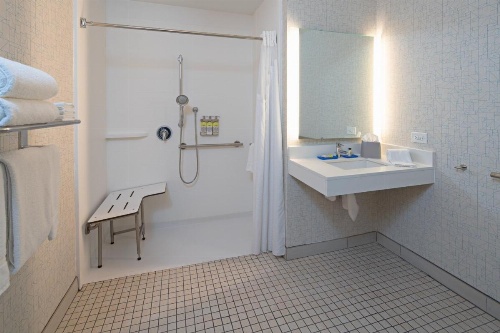 Holiday Inn Express Los Angeles LAX Airport image 6